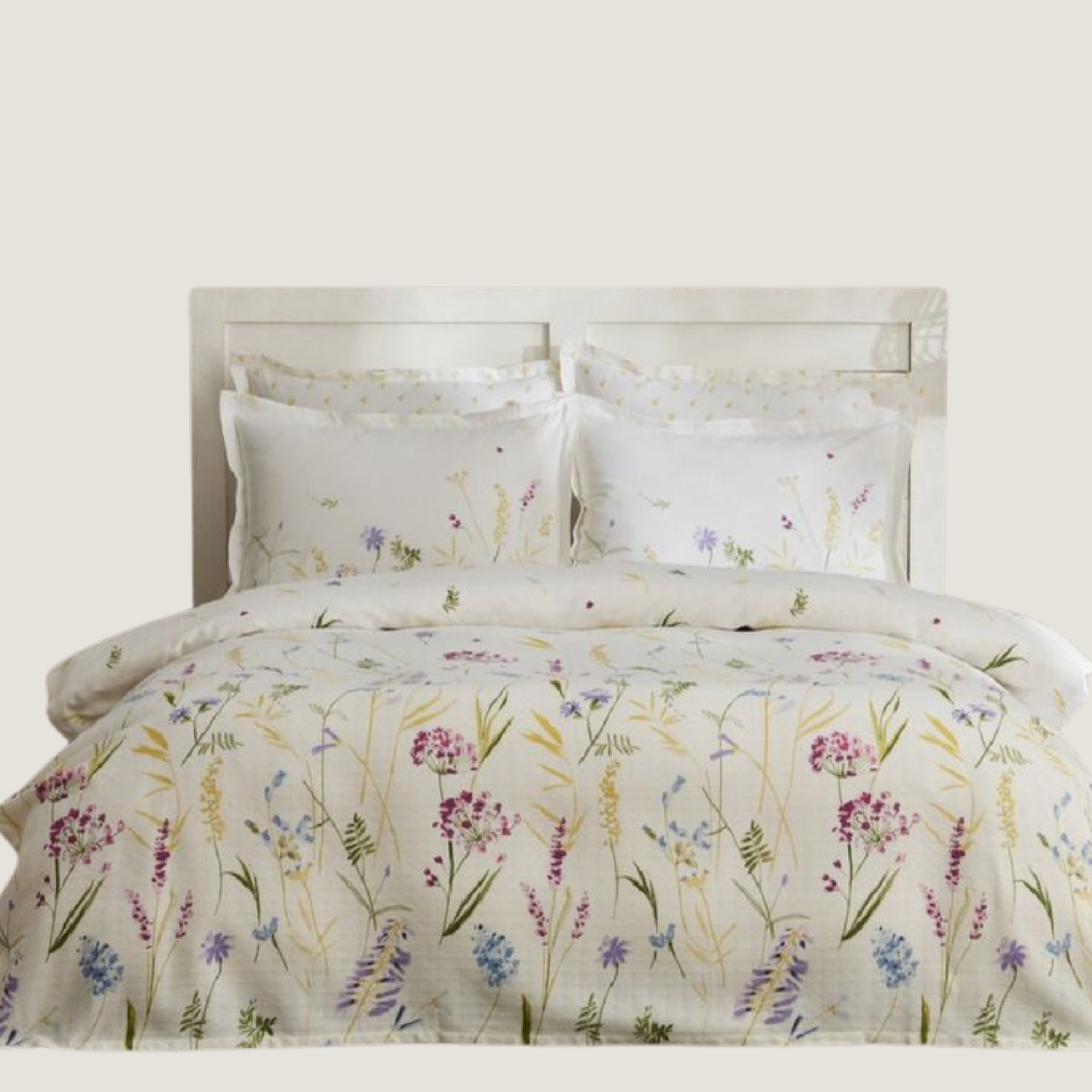 style your bed, luxury hotel bed, bedding layering

comforter
